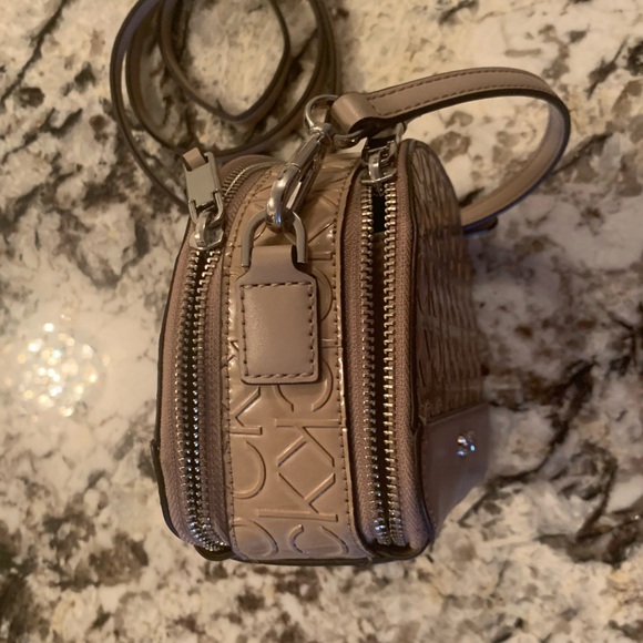 Calvin Klein Camera Crossbody, EUC - Picture 6 of 14